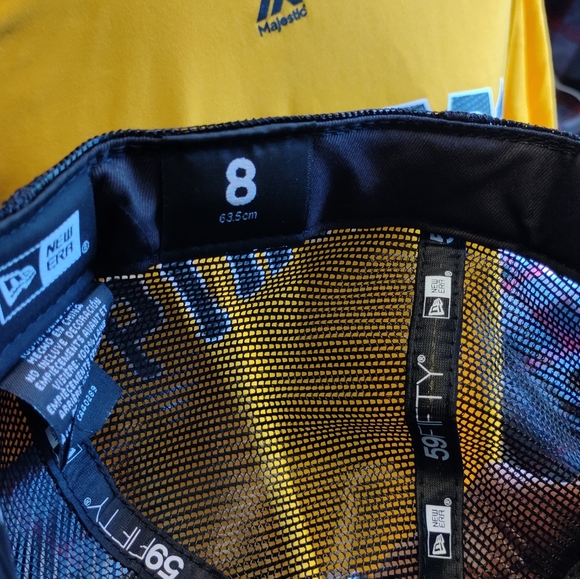 MLB Pirates hat and shirt - Picture 3 of 6